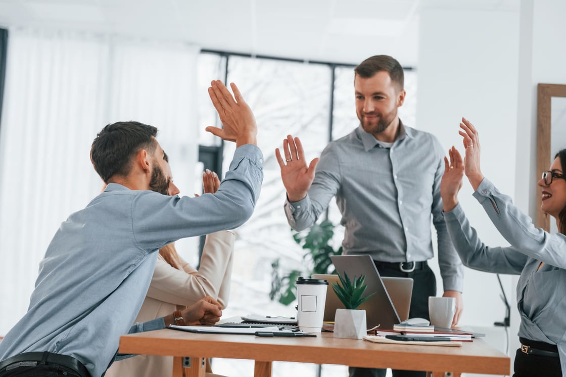 using-brainstorming-technique-group-of-business-p-2022-02-03-20-41-09-utc